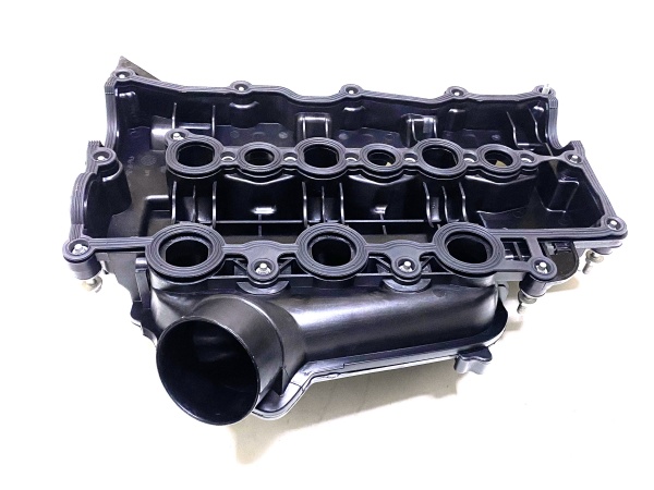 OE: LR074624 Valve Cover